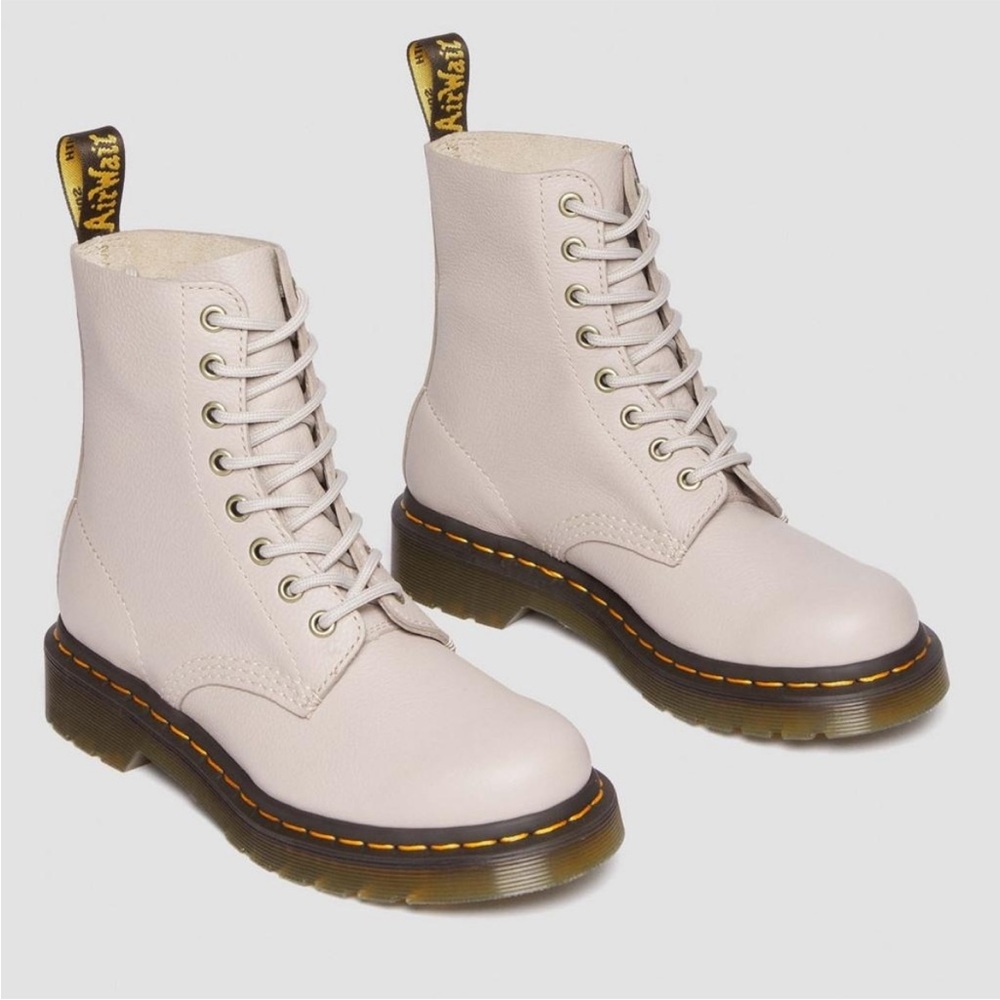 Dr. Martens 1460 Pascal Virginia Lace up vintage taupe Combat Boots